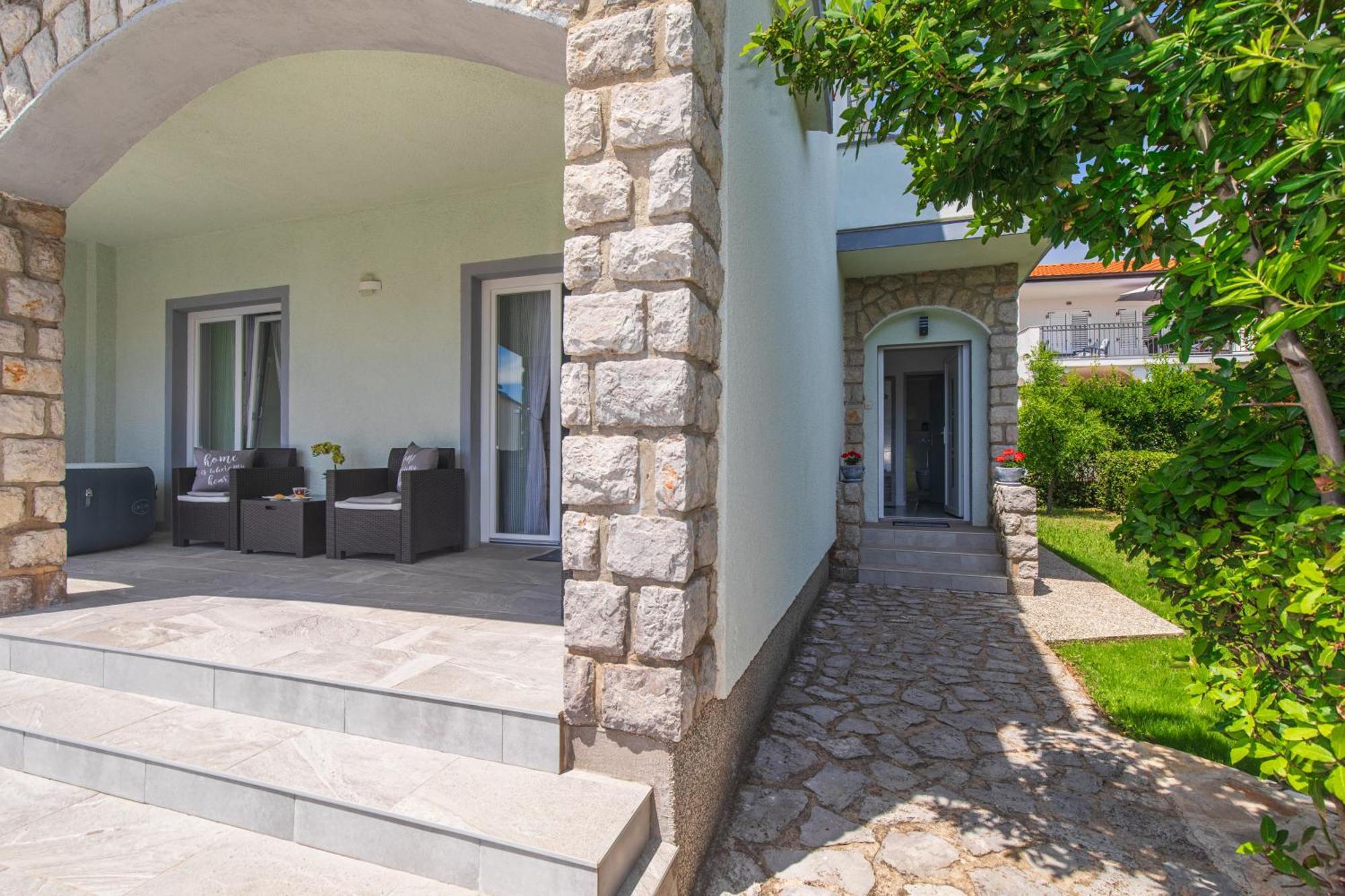 Apartment Tara With Seaview Krk Town Εξωτερικό φωτογραφία