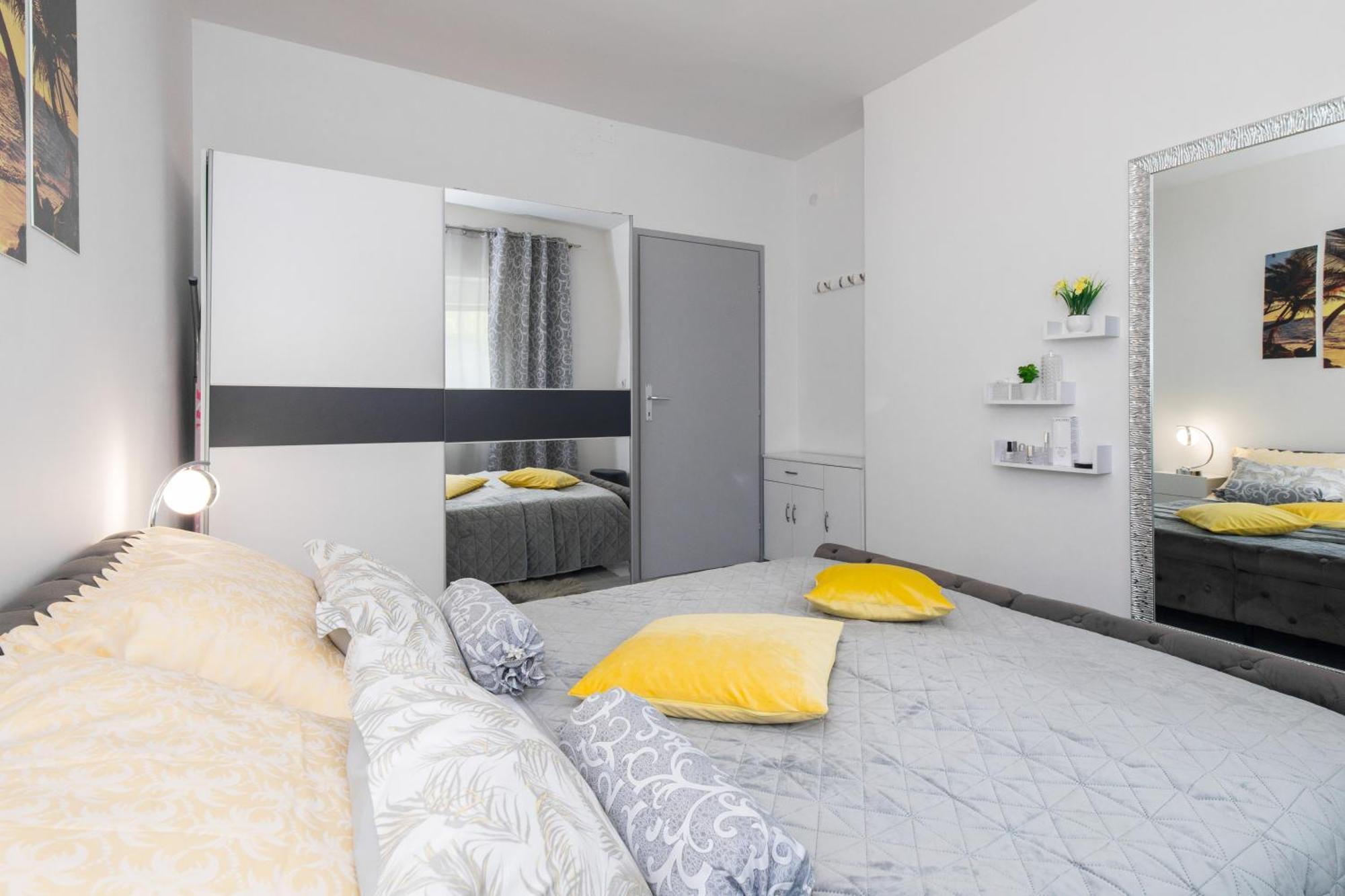 Apartment Tara With Seaview Krk Town Εξωτερικό φωτογραφία